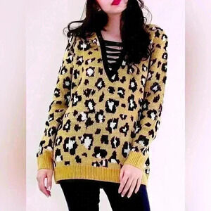 Women's Leopard Print Sweater (L20)